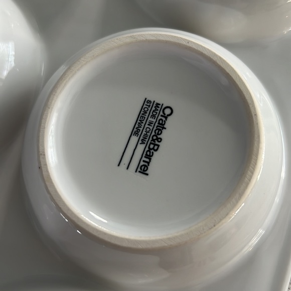 White Crate& barrel stoneware dish - Picture 4 of 5